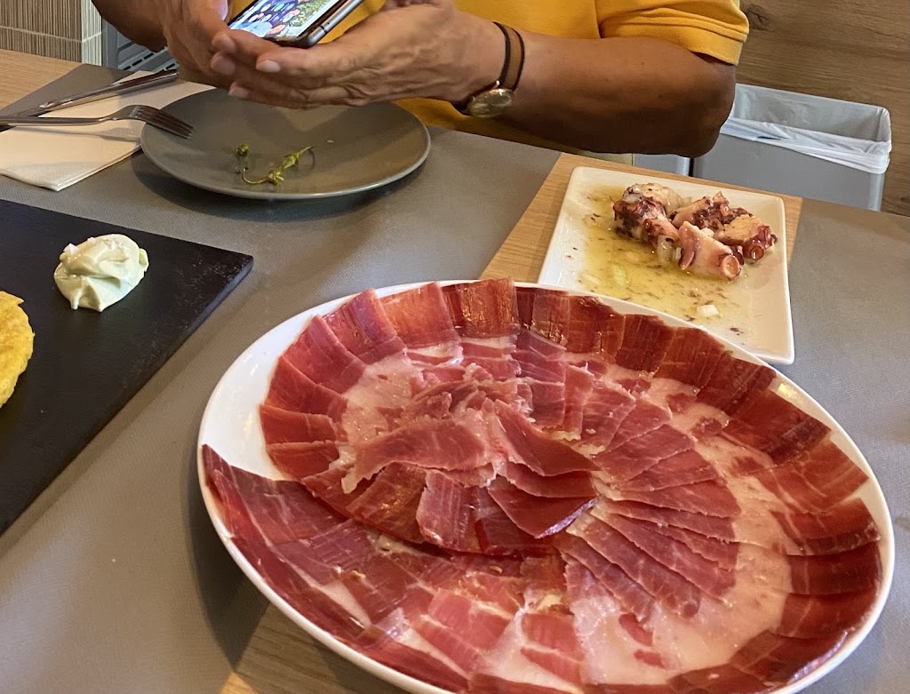 El 24 Cafe Bar — Jamon