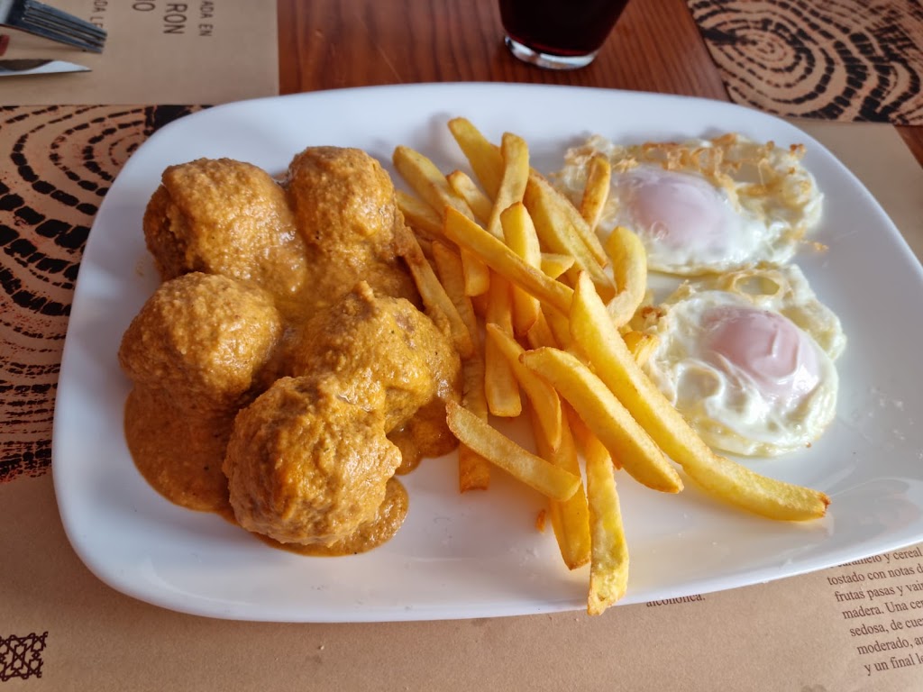 Bar y Tapas No Ni Na — Comida y bebida