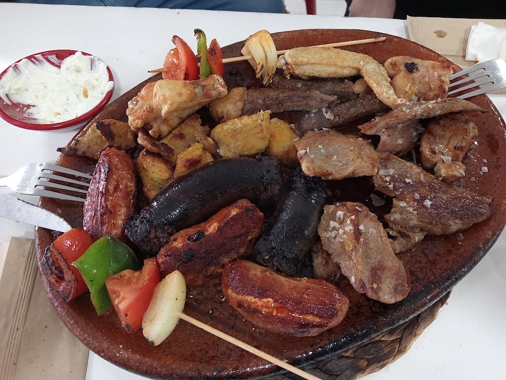 Cafeteria Los Pinos — Comida y bebida