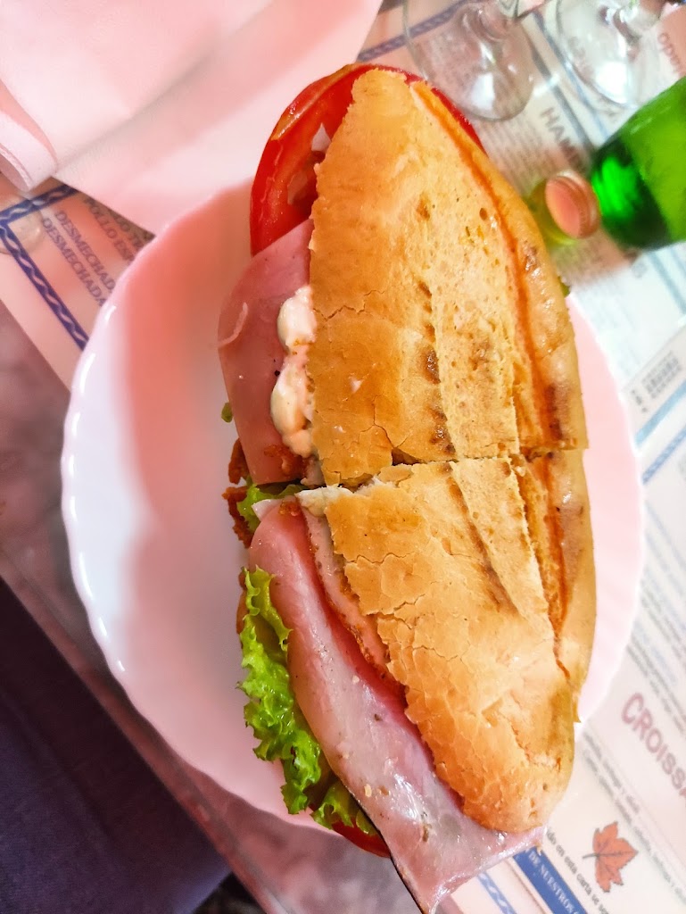 Bar Mayfren — Comida y bebida