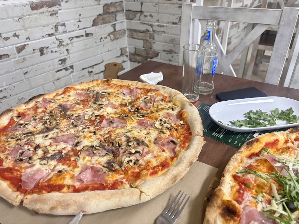 Pizzeria Mediterraneo — Pizza