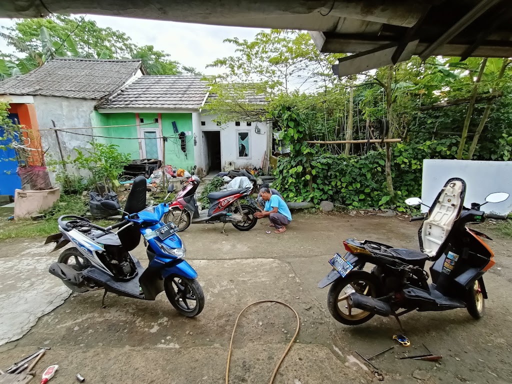 Bengkel Motor & Mobil Pak Mutarom