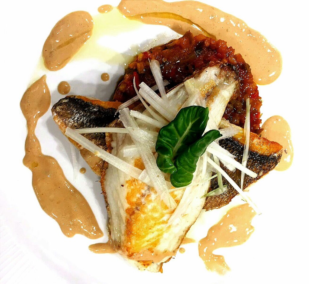 B L A U M A R I Restaurant — Comida y bebida