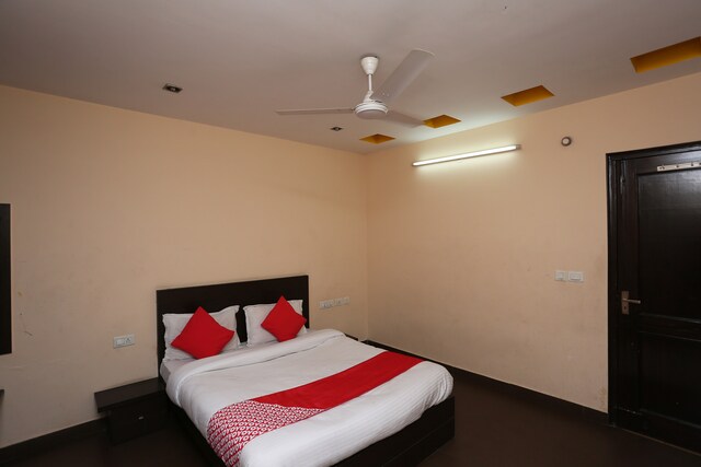 Oyo 36427 Hotel Red Sapphire