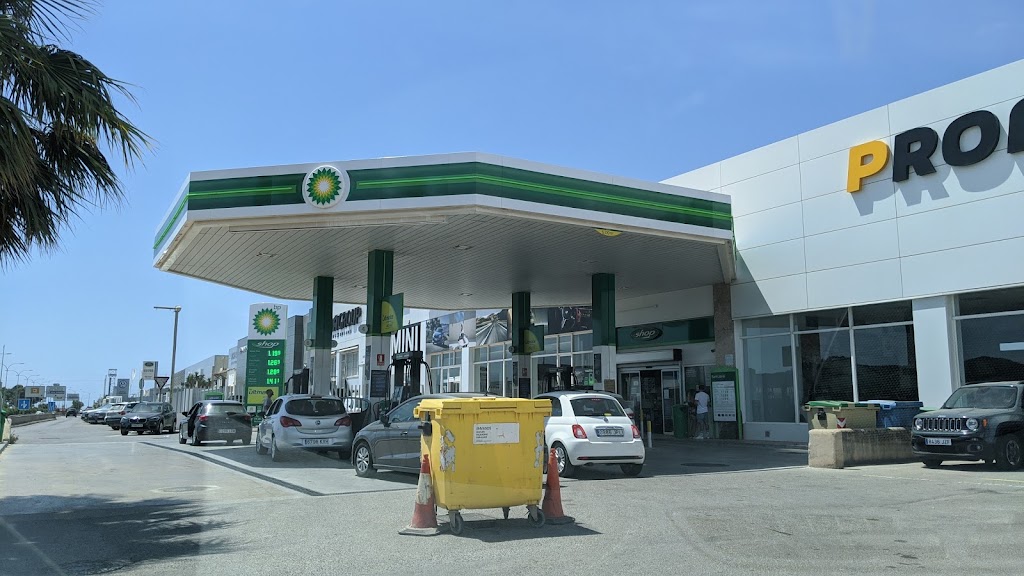 bp Sant Jordi: Estacion de servicio — Exterior