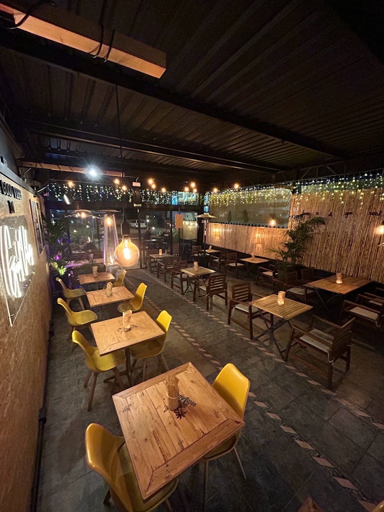 Good Vibes - cocktail bar and restaurant — Ambiente