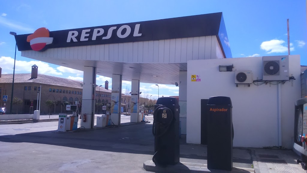 Estaciones de Servicio Serviaragon-Repsol (Ejea de los Caballeros) — Estacion de servicio