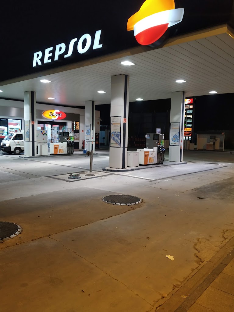 Estacion de Servicio Repsol — Exterior