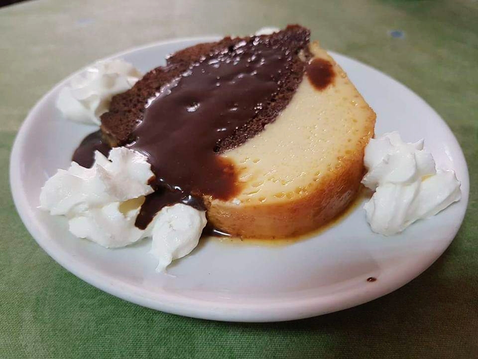 Bar Tres Coronas — Comida y bebida