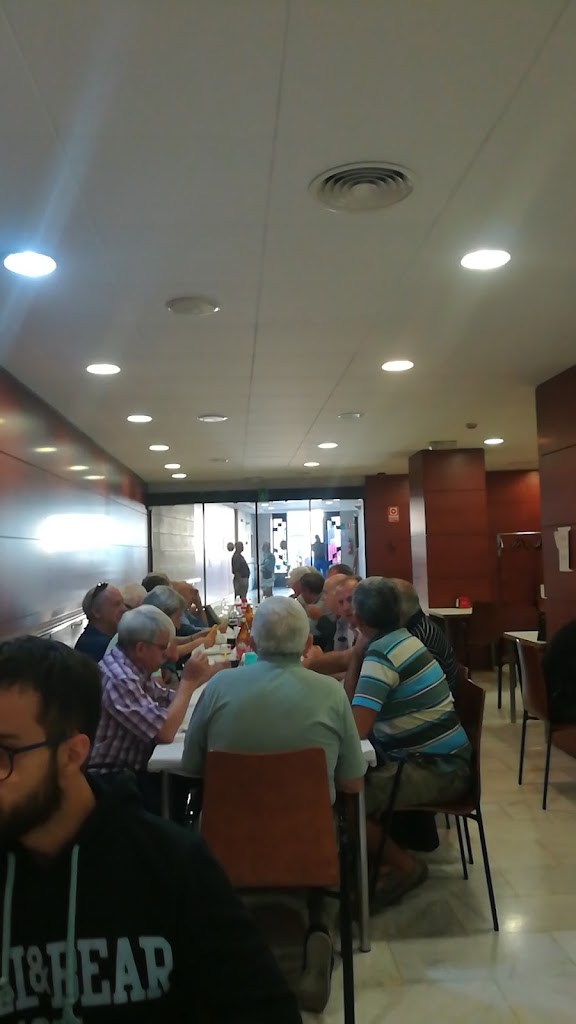 Bar-Cafeteria Centro de Mayores "La Plaza" — Ambiente