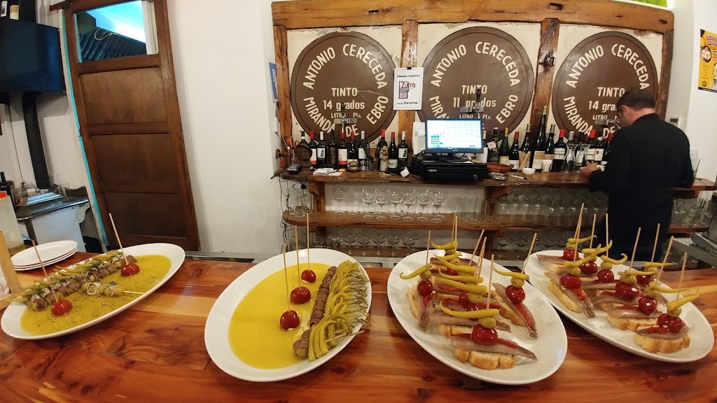 Tasca Tia Gilda — Comida y bebida