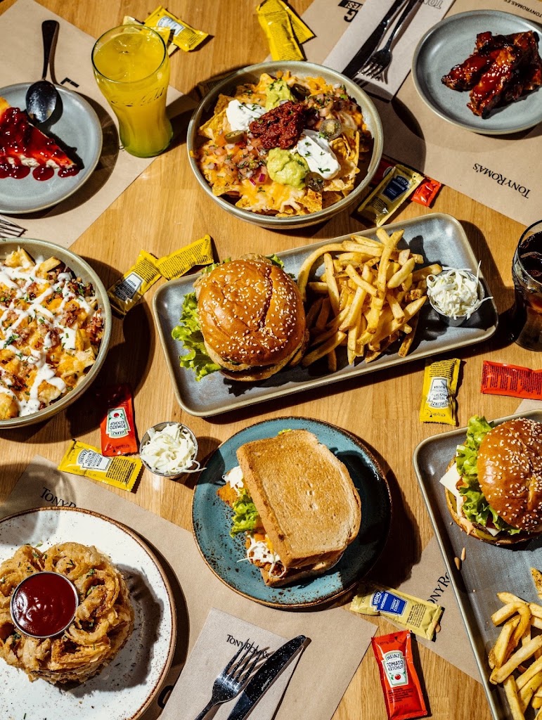 Tony Roma's — Comida y bebida