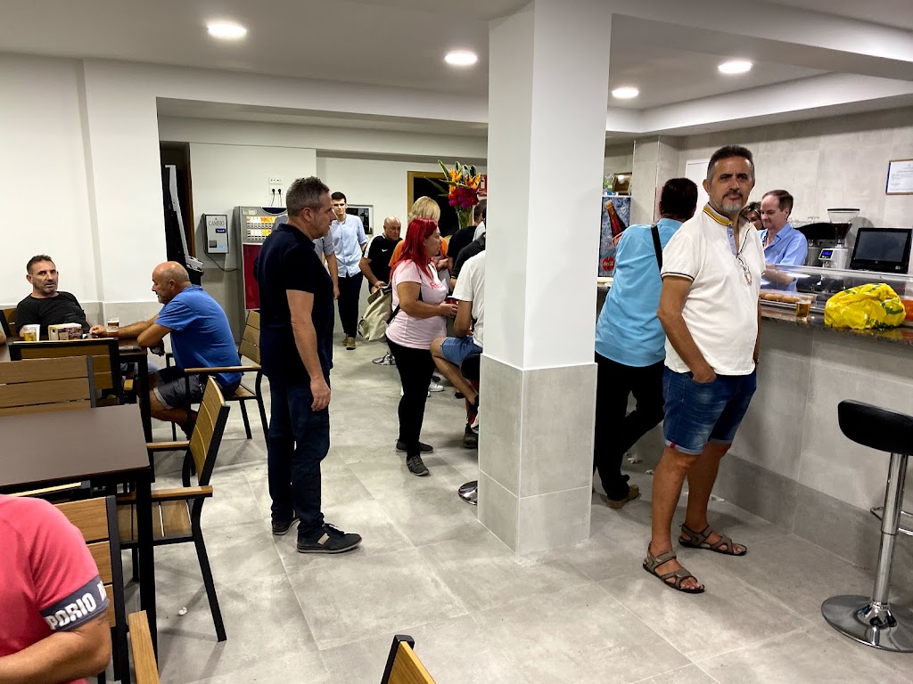 Cafeteria Bar Ginebra — Del propietario