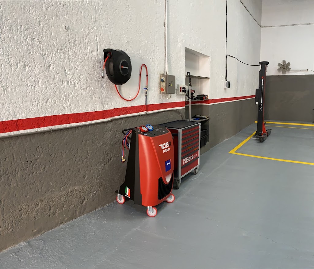 Autocenter Alhama — Interior