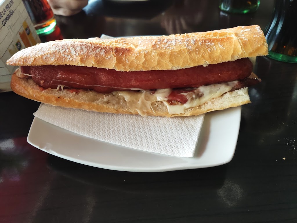 La Copa Bar Cerveseria — Comida y bebida