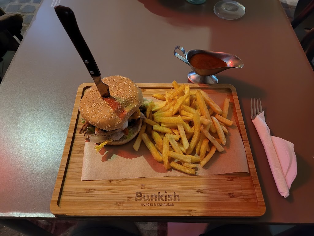 BUNKISH | Kebab Burger & Kumrubar — Comida y bebida