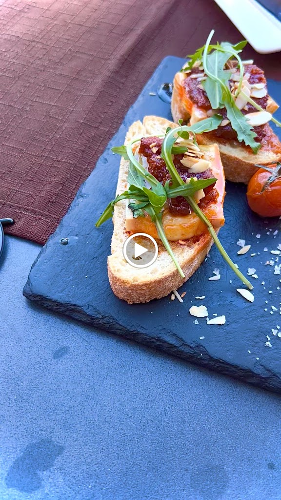 Q11 restaurant pollenca — Videos