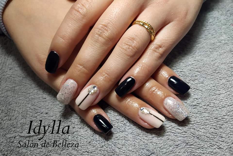 Idylla Salon de Belleza — Manicura