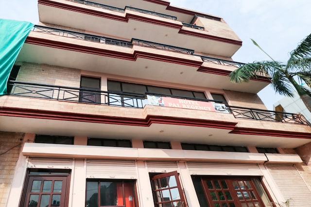 Oyo 46852 Hotel Pal Regency