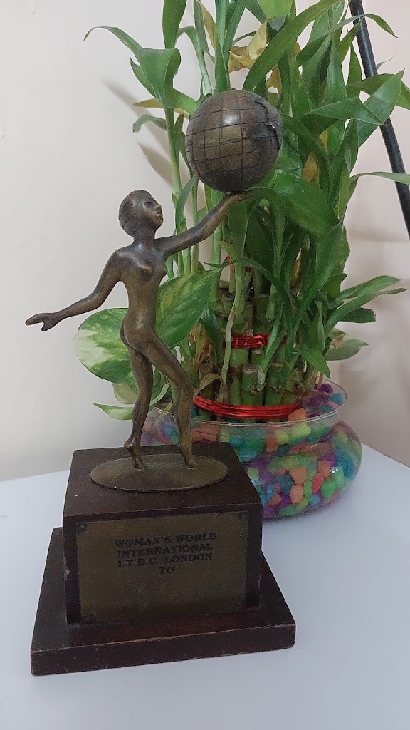 Nikhaar Beauty Parlour And Salon Only For Ladies