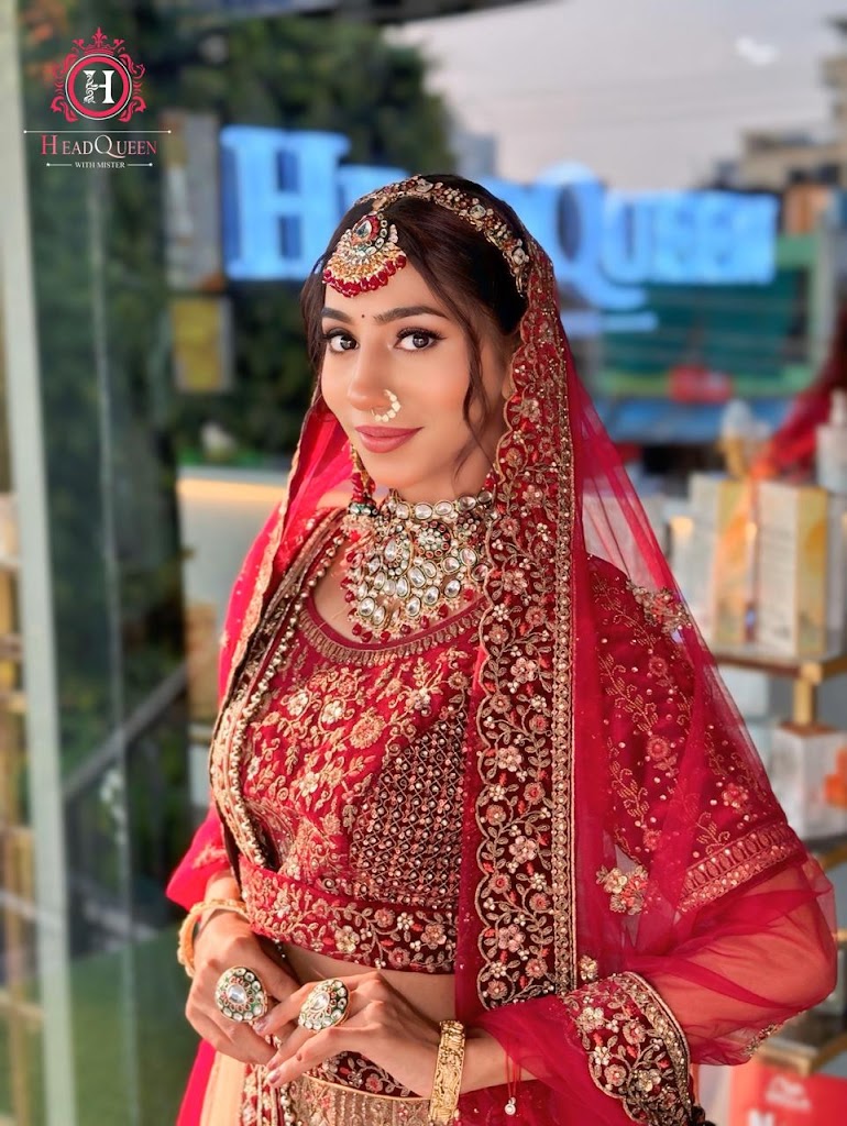 Head Queen With Mister Salon