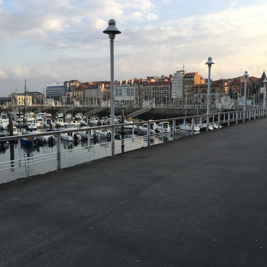 Parking PARKIA - El Espigon. Fomento. Puerto deportivo.Gijon. Asturias — Del propietario