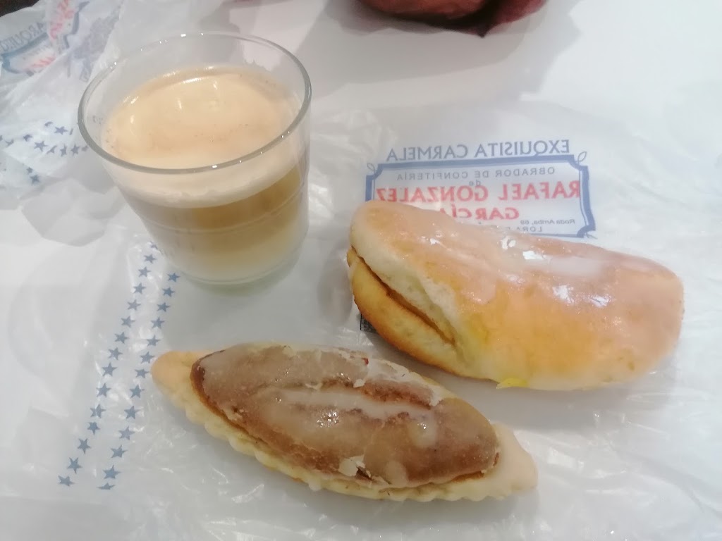 CONFITERIA GONZALEZ — Comida y bebida