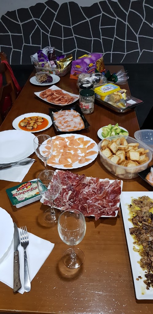 Taperia Bar La Taverna de Reus — Comida y bebida
