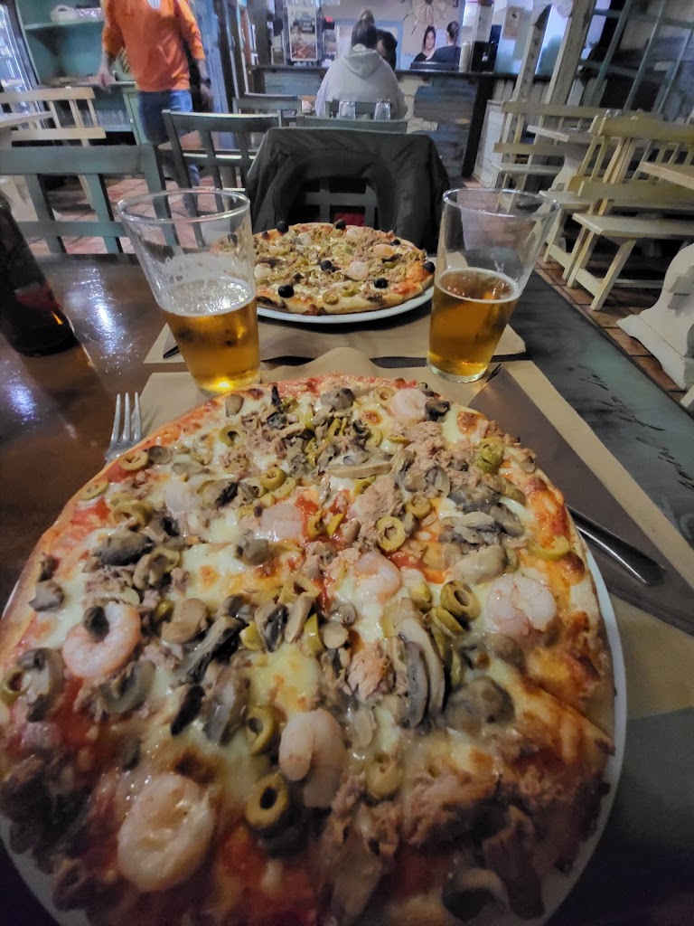 Pizzeria Juventud Naron — Comida y bebida