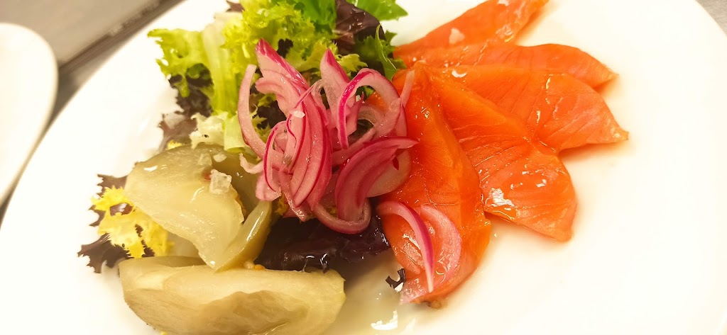 Ramiro Restaurante — Comida y bebida