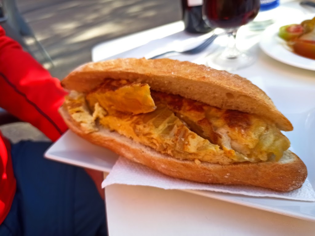 Cafeteria La Costera — Comida y bebida