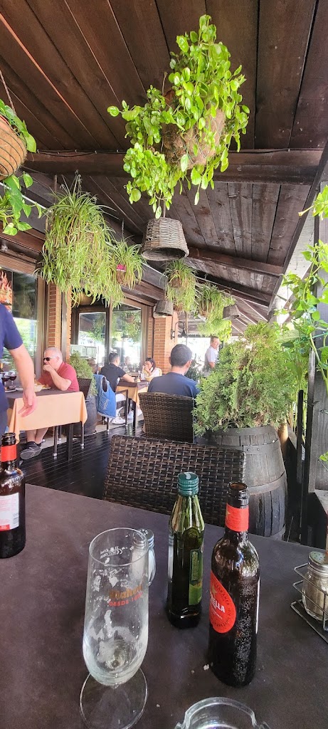 El Rancho Braseria Pizzeria — Ambiente