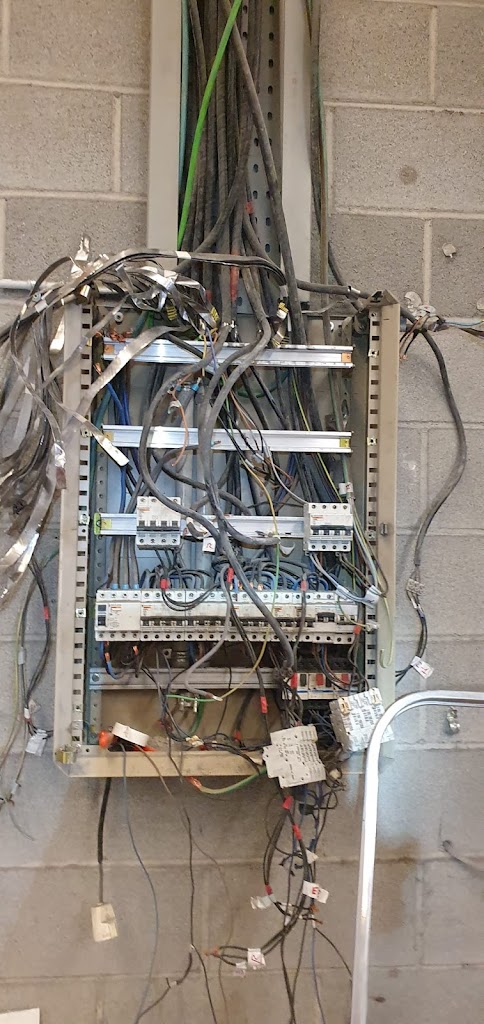 -DPM- DEL PINO MOLINA Instaladores S.L. (Cornella / Sant Joan Despi)