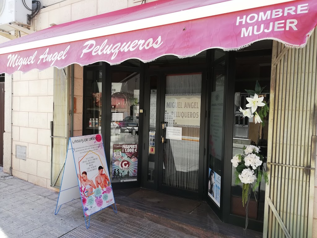 Miguel Angel Peluqueros — Exterior