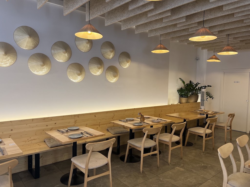 The Lotus Bistro — Ambiente