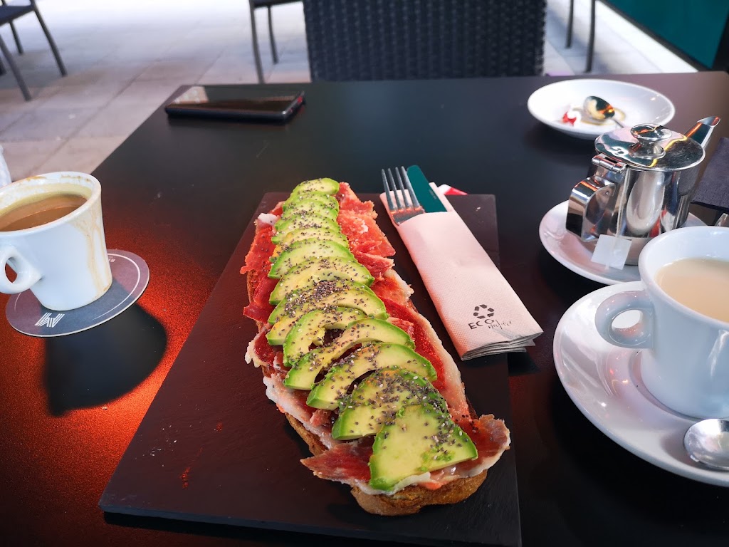 Marieta Terraza Bar — Comida y bebida
