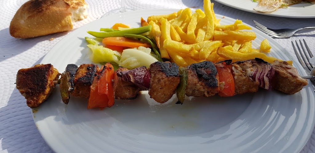 Restaurante Benitez — Comida y bebida