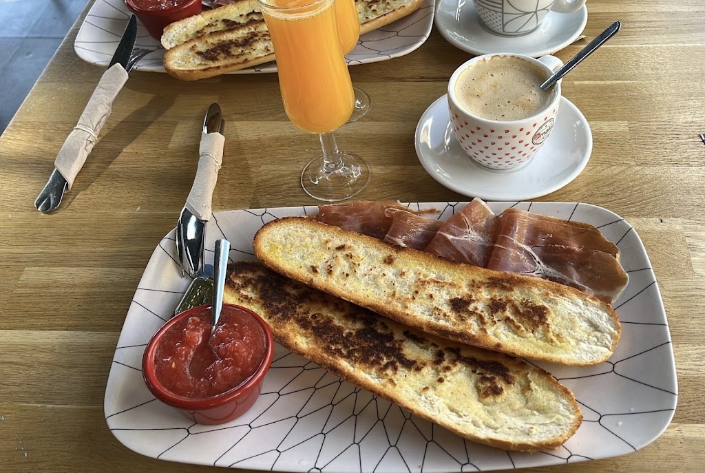 Emalu coffee bar — Comida y bebida