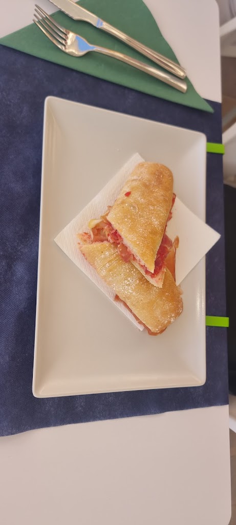 Garden Calafell — Comida y bebida