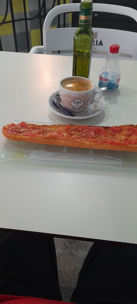Bar Angela Cafeteria — Comida y bebida