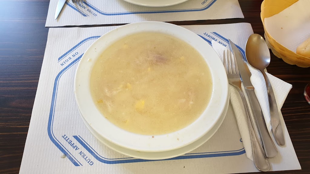 Cafe Bar La Maceta — Caldo de pollo
