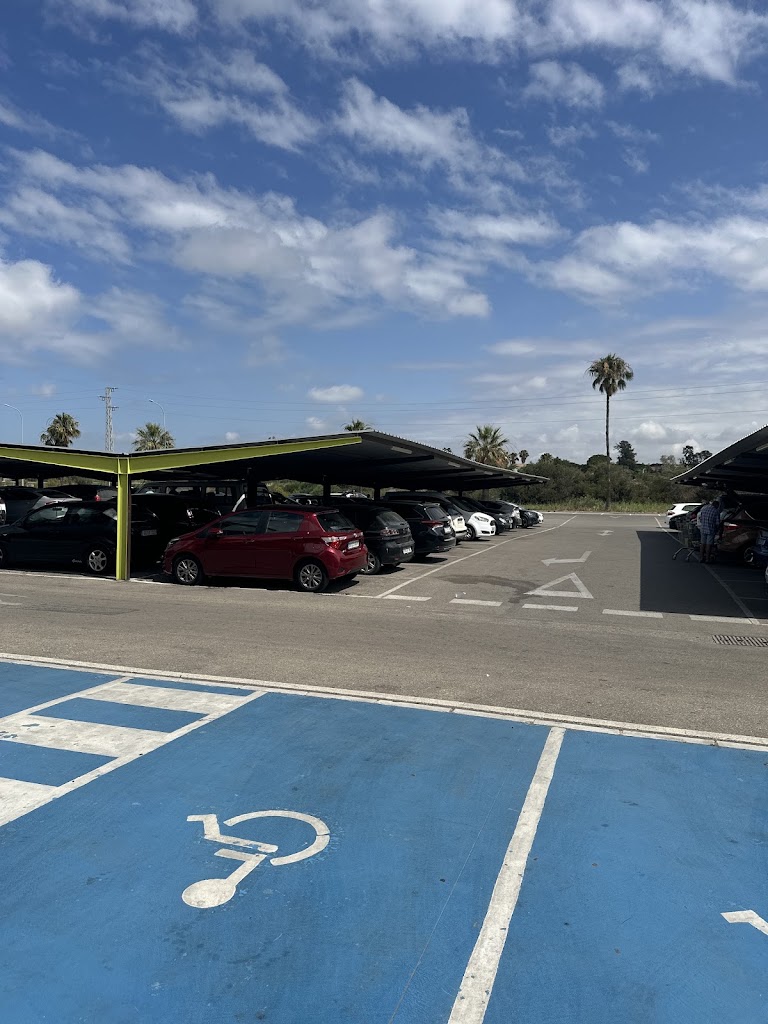 Parking gatuito hipermercado — Estacionamiento