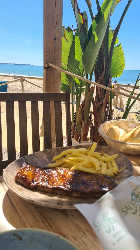 Chiringuito Salvador — Comida y bebida