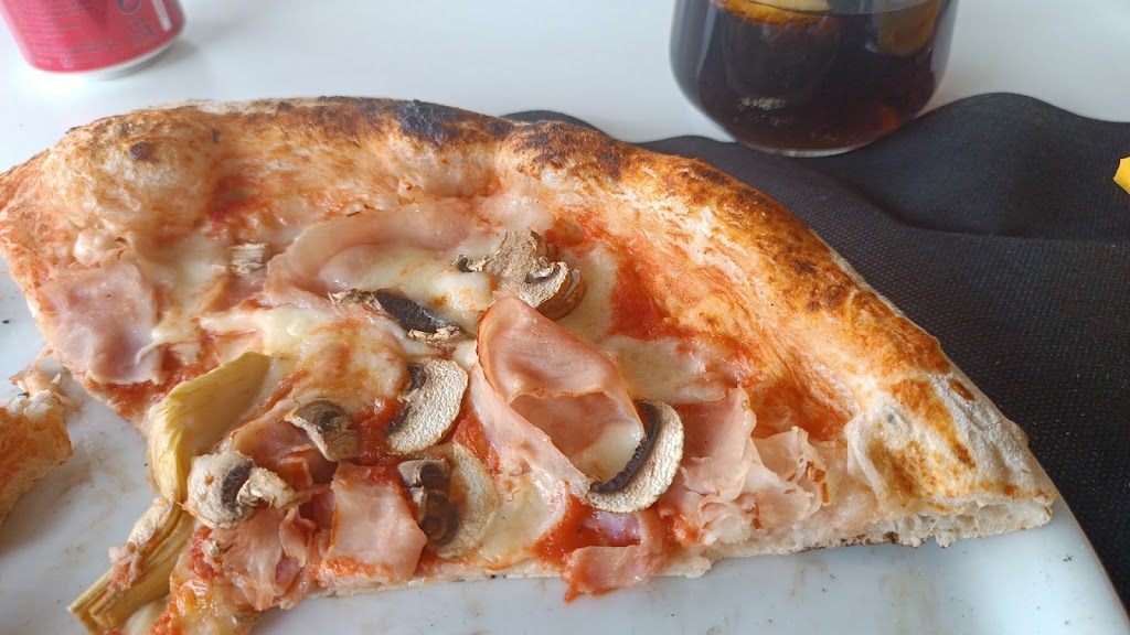 Parada Italia, Pizza y Tablas — Comida y bebida