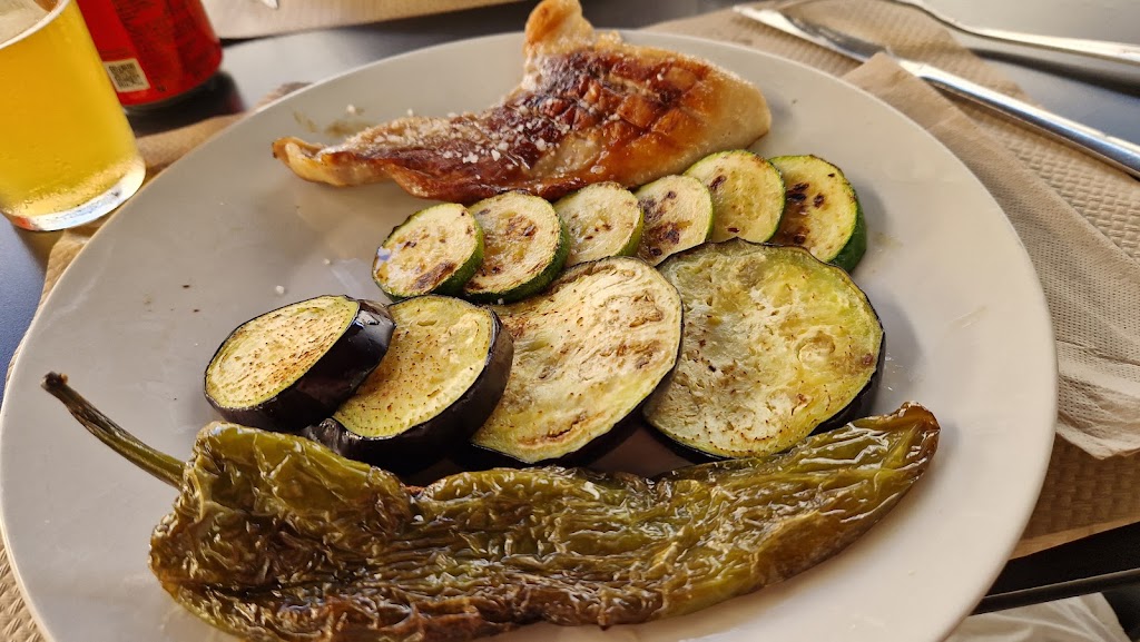 nou Albocasser Bar — Comida y bebida