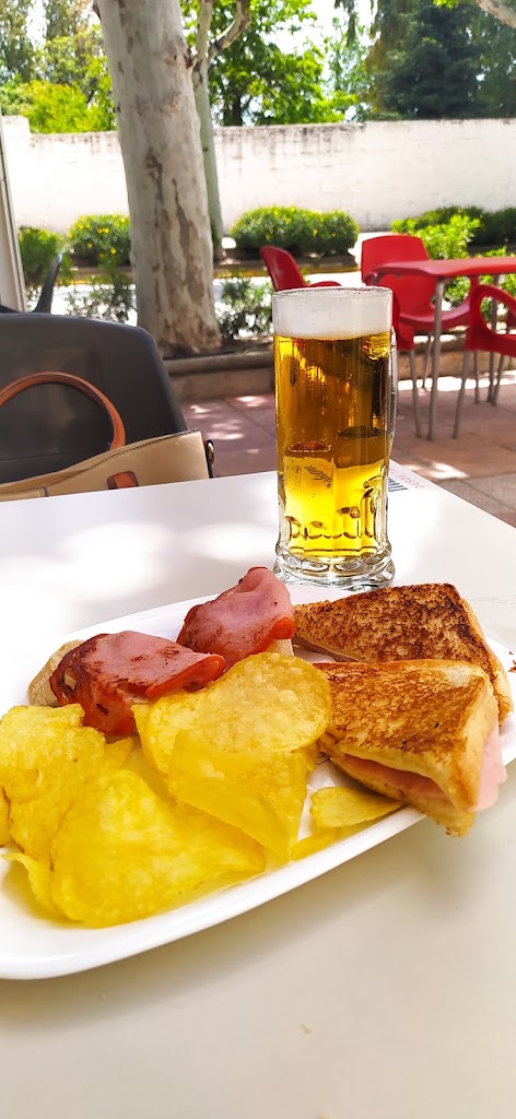 Bar "Nueva Delhi" — Comida y bebida