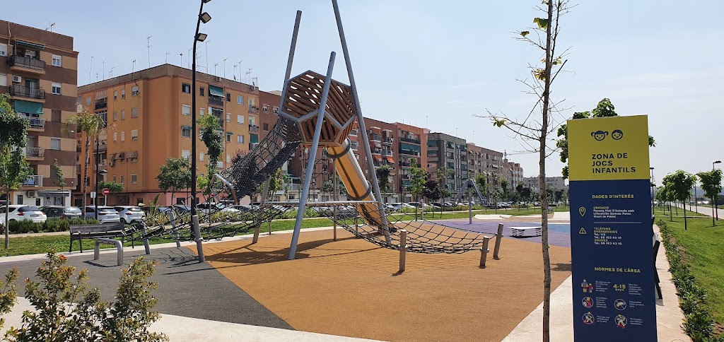 Zona de juegos infantiles 4-15 anos