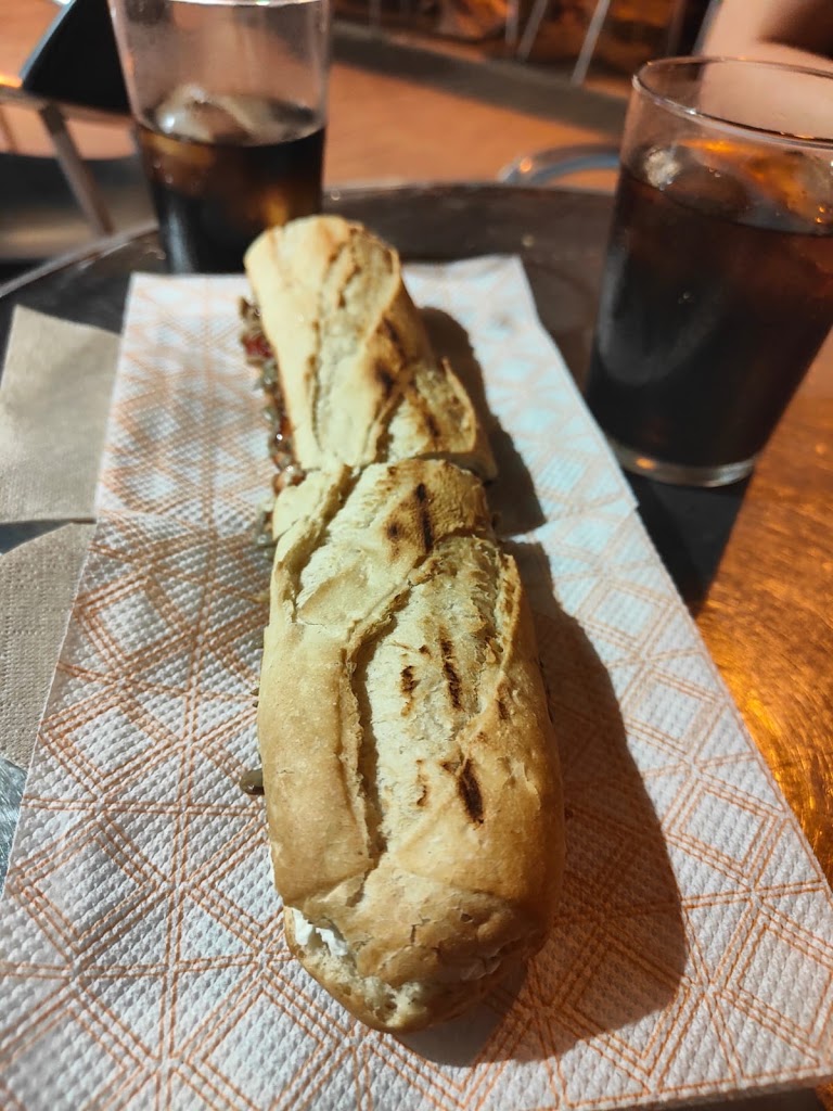 Pub Liberty — Comida y bebida