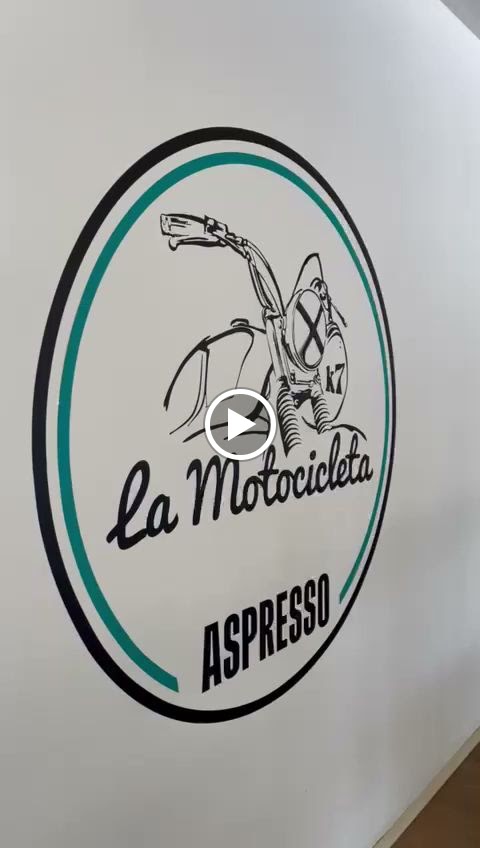 La Motocicleta K7 — Ambiente