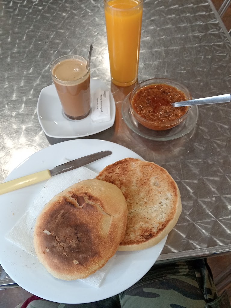 Bar La Jara — Comida y bebida
